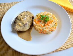 Mignon ao Molho Mostarda, Arroz Integral com Cenoura e Vagem