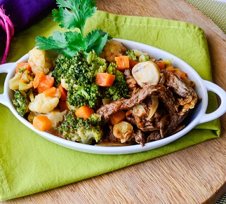 Iscas de Carne ao Shoyo com Brócolis, Couve-flor e Cenoura