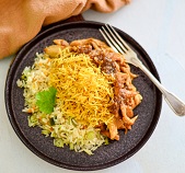 Frango ao Teriyaki com Arroz Colorido e Batata Fios de Ouro