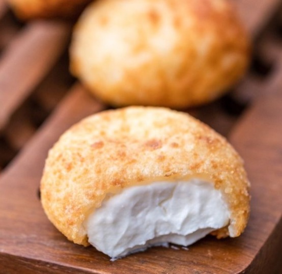 Pão de Queijo de Tapioca Recheado com Cream Cheese - Imagem 2