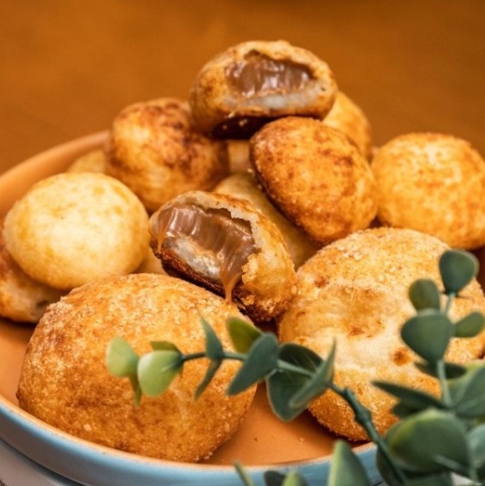 Pão de Queijo de Tapioca Recheado com Doce de Leite - Imagem 2