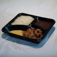 Cubos de Mignon Suíno com Arroz, Feijão e Creme de Milho  - Imagem 2